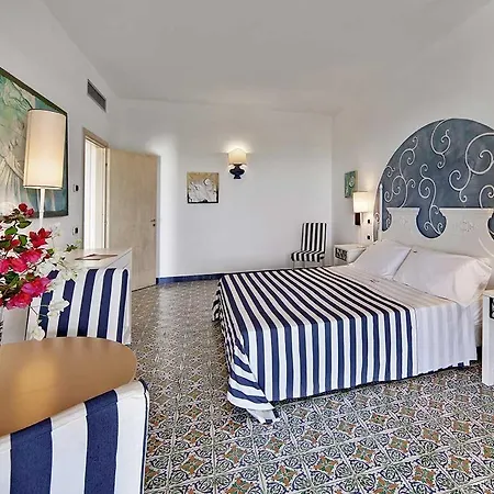 Garden Hotel 4*