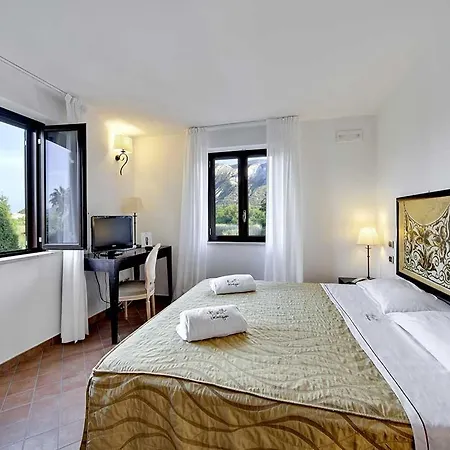 Garden 4*
